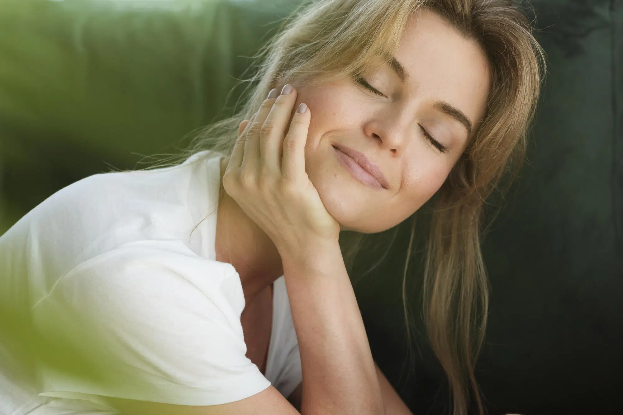 daydreaming-woman-blurred-plant