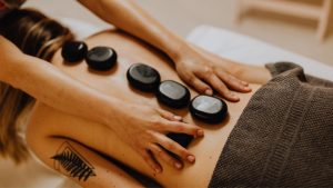 Pros and Cons of Hot Stone Massage for Neck