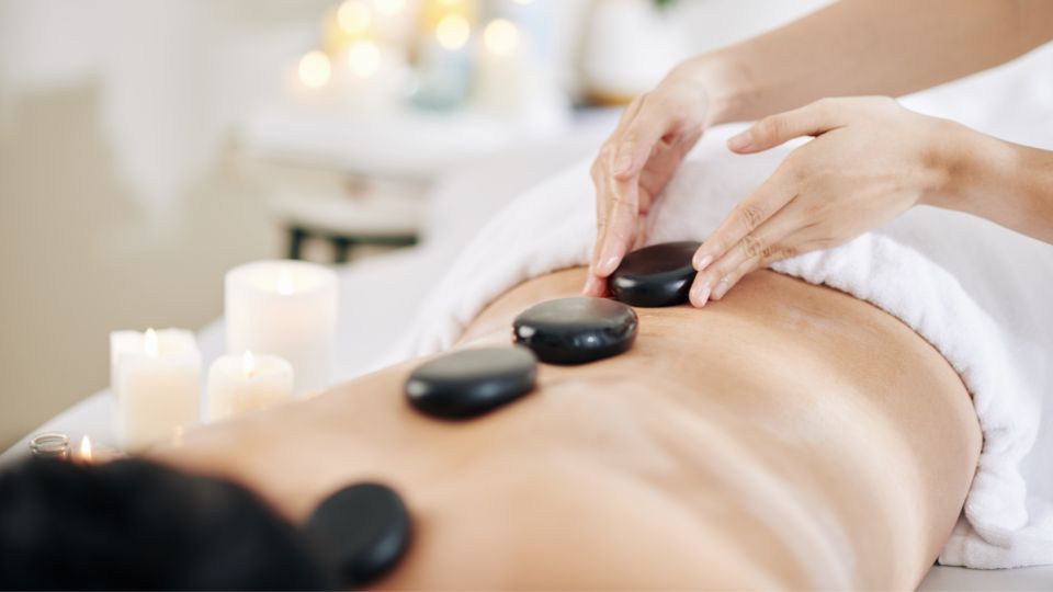 Pros of Hot Stone Massage for Neck