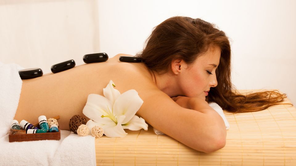 Pros of Hot Stone Massage for Neck