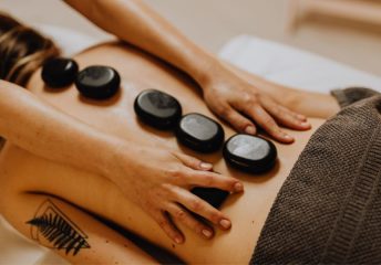 Pros and Cons of Hot Stone Massage for Neck